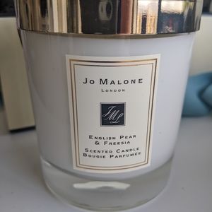 Jo Malone English Pear and Freesia scented candle